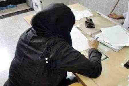 عکس دختری که قران را اتش زد