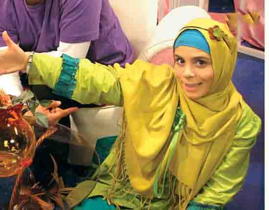 بیوگرافی گلی مجری برنامه ململ - عکس های فاطمه امینی خانم گلی و همسرش