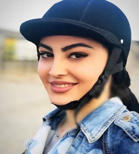 مریم مومن بازیگر نقش فخرالزمان در بانوی عمارت